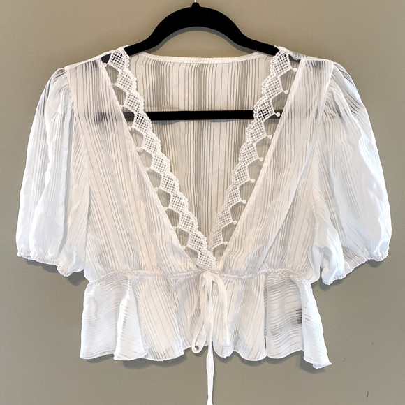 SHEIN Tops - Feminine Lace Trimmed Crop Top